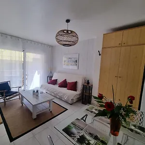  Apartamento Lovely One Bedroom With Balcony