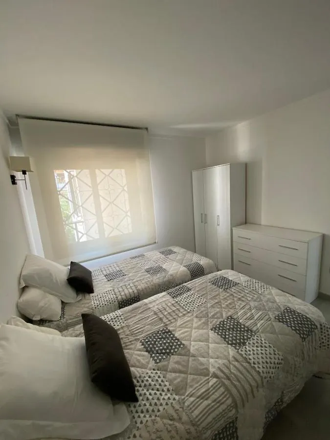 Apartament El Far Roses 0*,  Spain