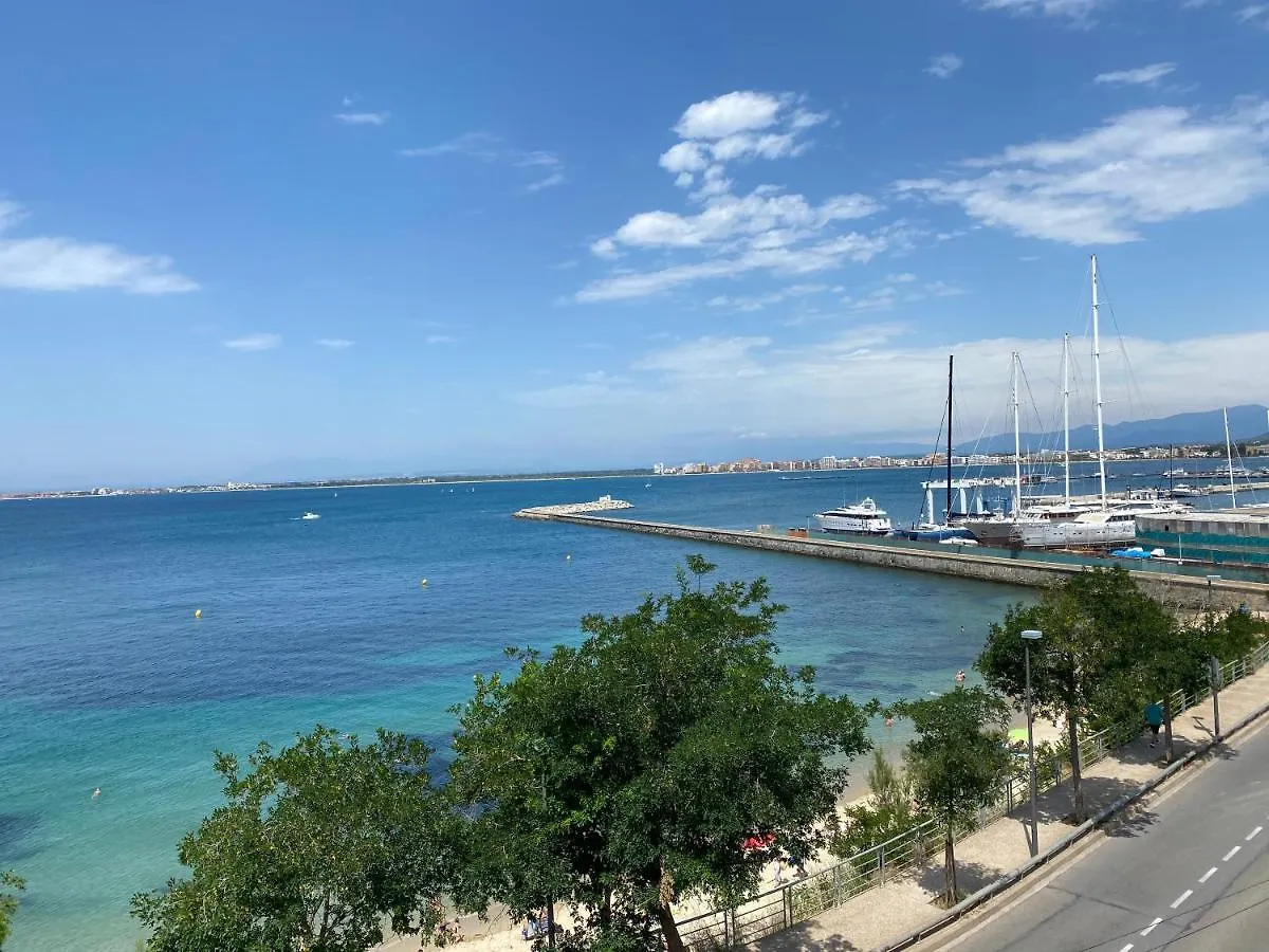 Apartament El Far Roses 0*,  Spain