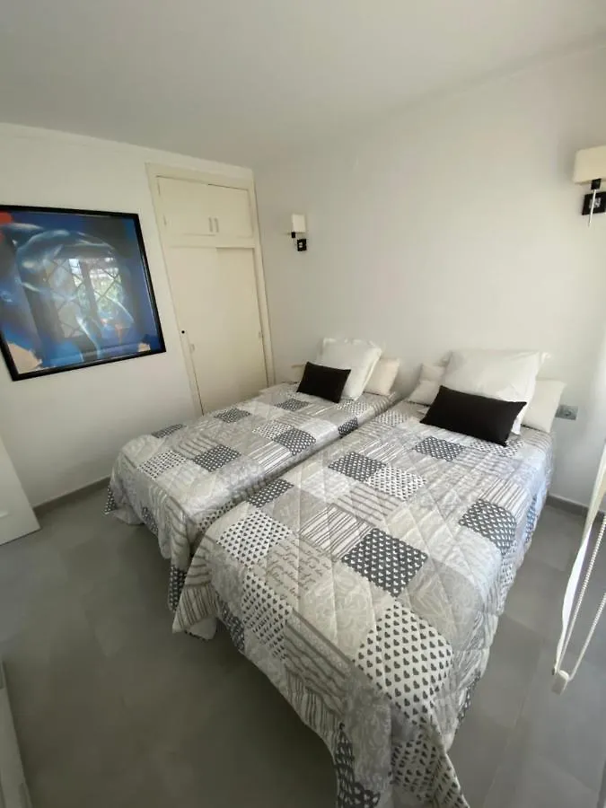 Apartament El Far Roses 0*,