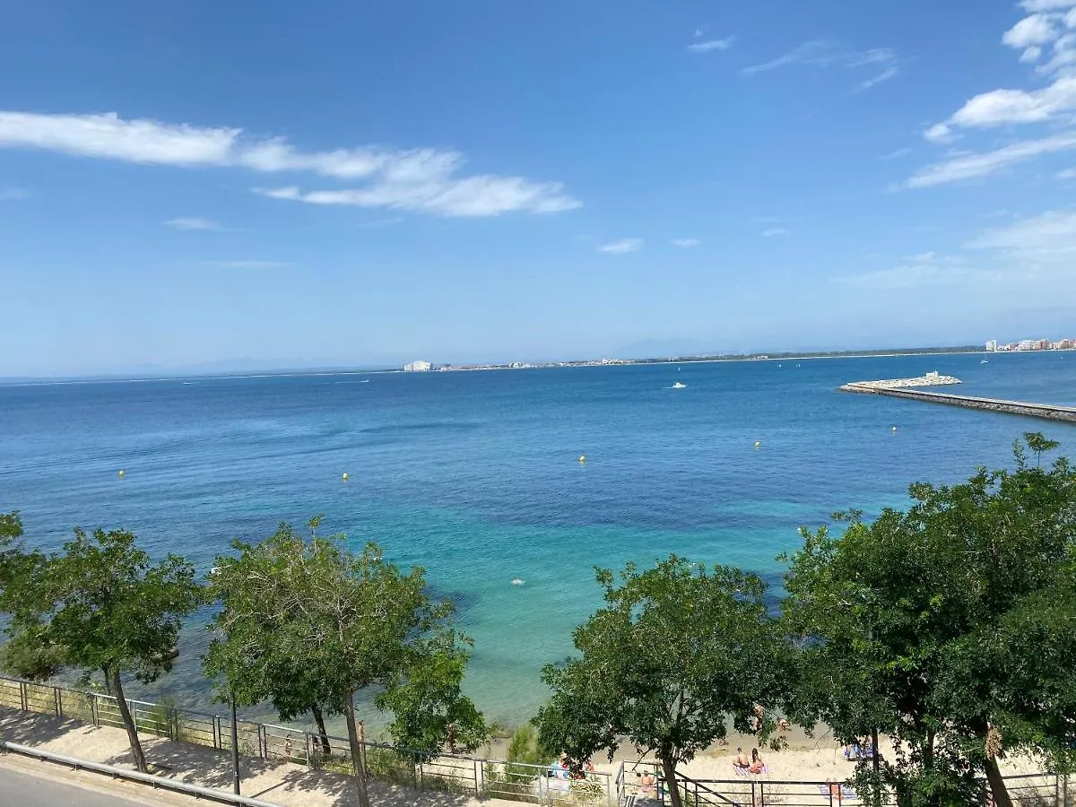 Apartament El Far Roses 0*,
